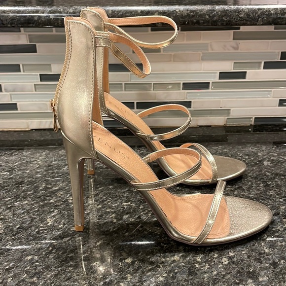 Gold strapped heels 3.5 in heel. Size 10 - Picture 1 of 3